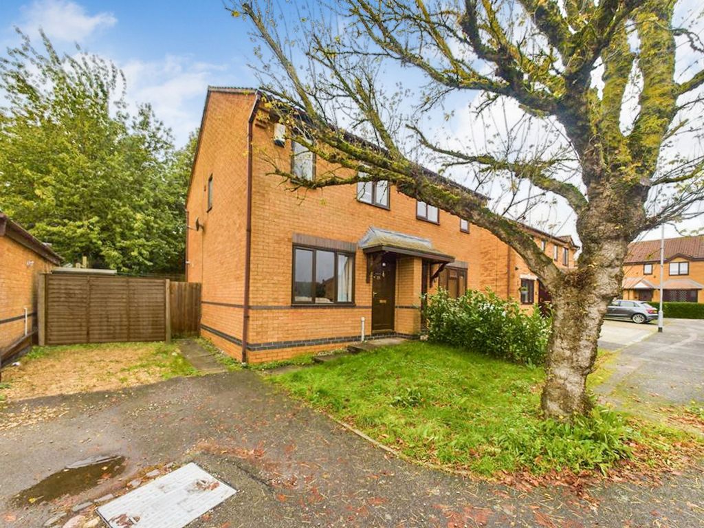 3 bed semidetached house for sale in Derwent Close, Stukeley Meadows