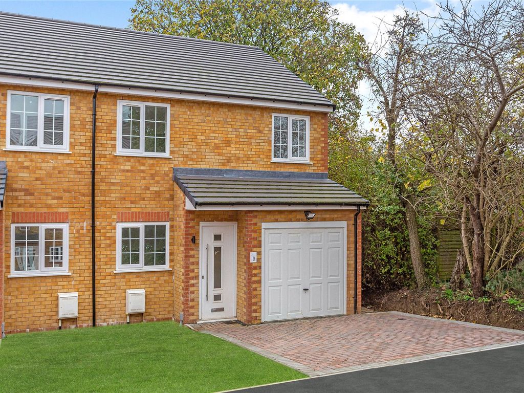 New home, 4 bed semidetached house for sale in Wingate Road, Luton