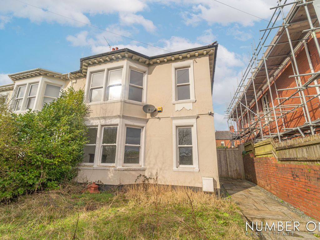 4 bed semidetached house for sale in Fields Road, Newport NP20, £