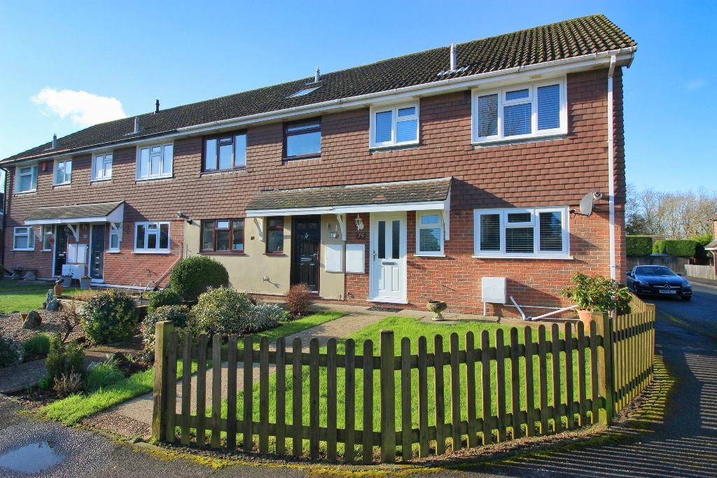3 bed end terrace house for sale in Millfield Road, West Kingsdown TN15
