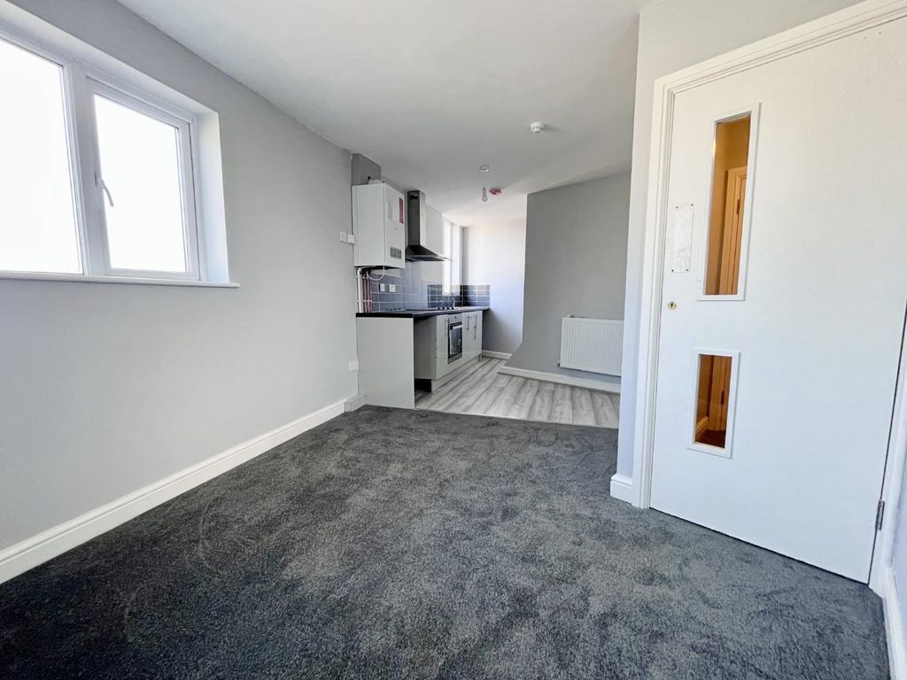 1 bed flat to rent in Old Fallow Road, Cannock WS11, £600 pcm Zoopla