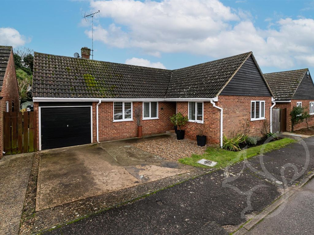 3 bed property for sale in Pine Grove, West Mersea, Colchester CO5, £