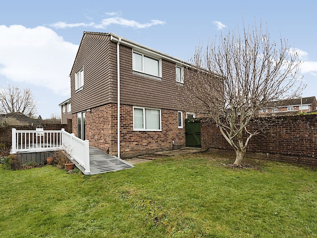 4 bed detached house for sale in Sunnyside Close, Charlton, Andover