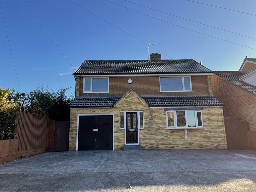 4 bed detached house for sale in Hall Road, RollestonOnDove, Burton