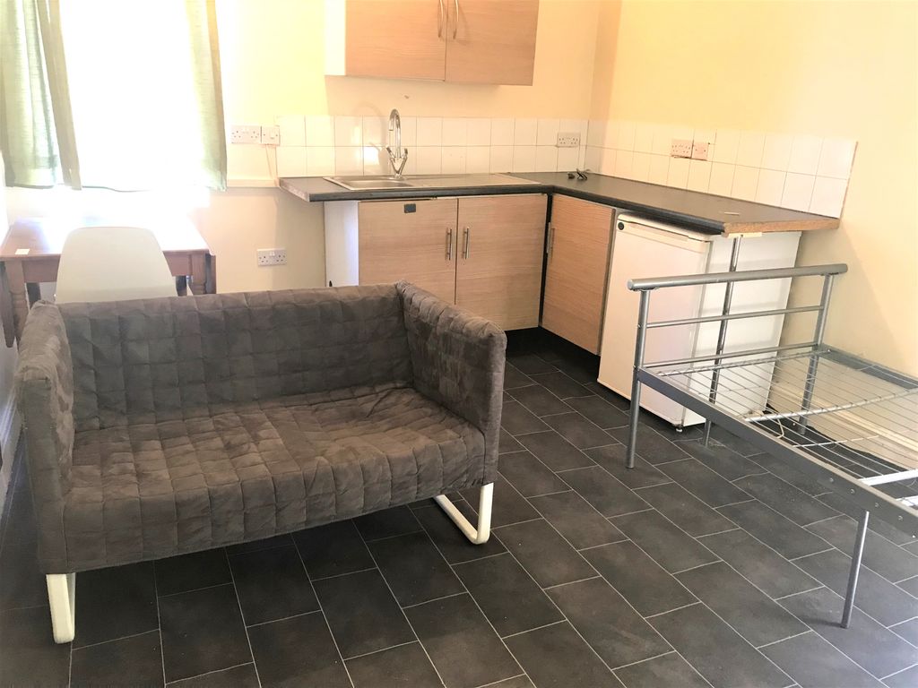 Studio to rent in Clive Street, Cardiff CF11, £500 pcm Zoopla