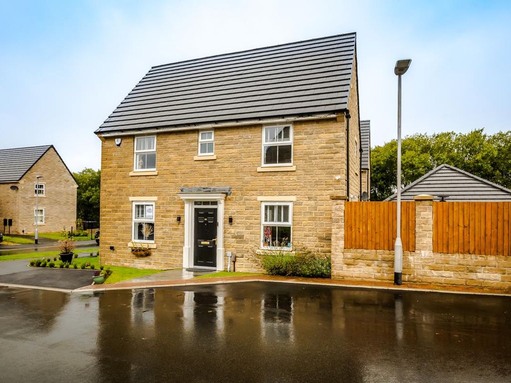 3 bed detached house for sale in The Brow, Cullingworth, Bradford BD13