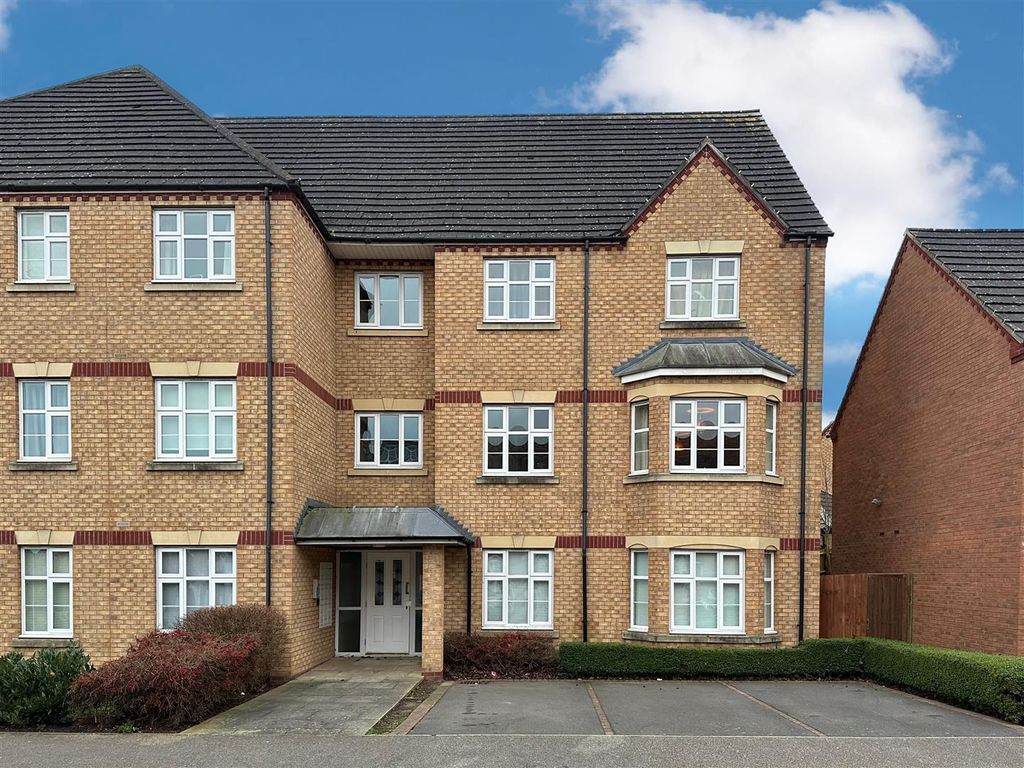 2 bed flat for sale in Darwin Crescent, Loughborough LE11, £145,000