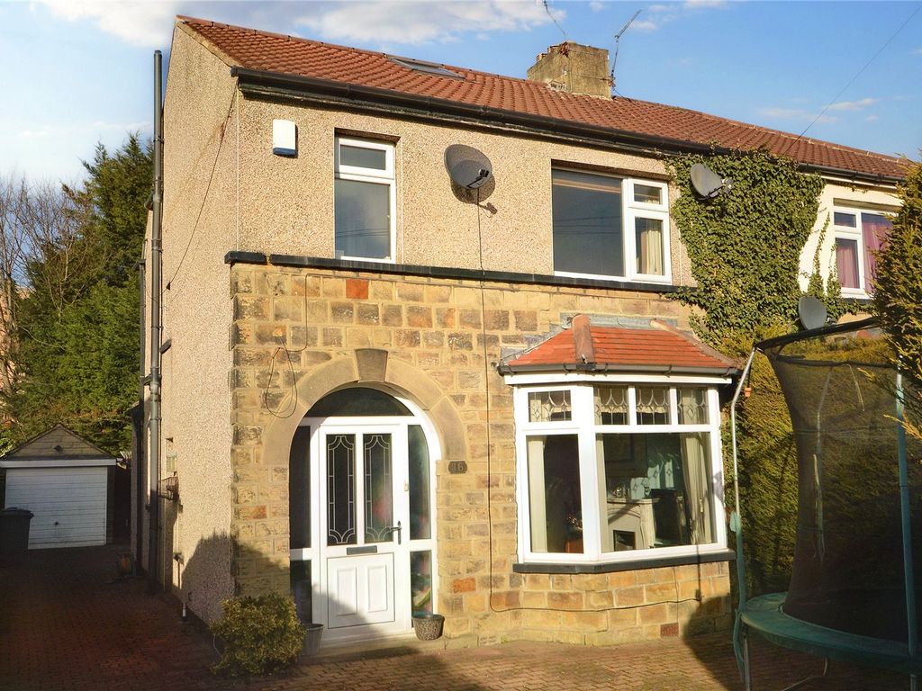 4 bed semidetached house for sale in Fieldhead Road, Guiseley, Leeds