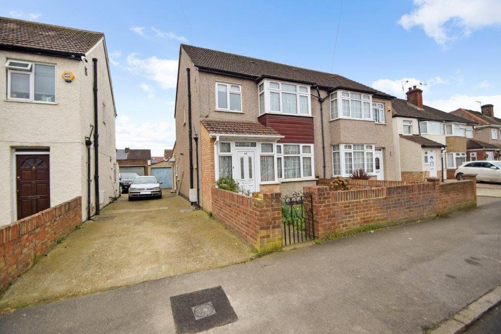 3 bed semidetached house for sale in Whitby Road, Slough, Berkshire
