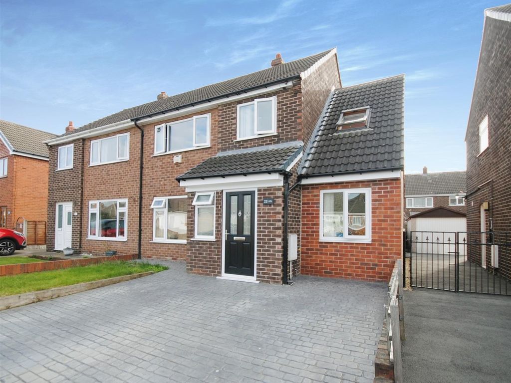 4 bed semidetached house for sale in Lowther Crescent, Swillington