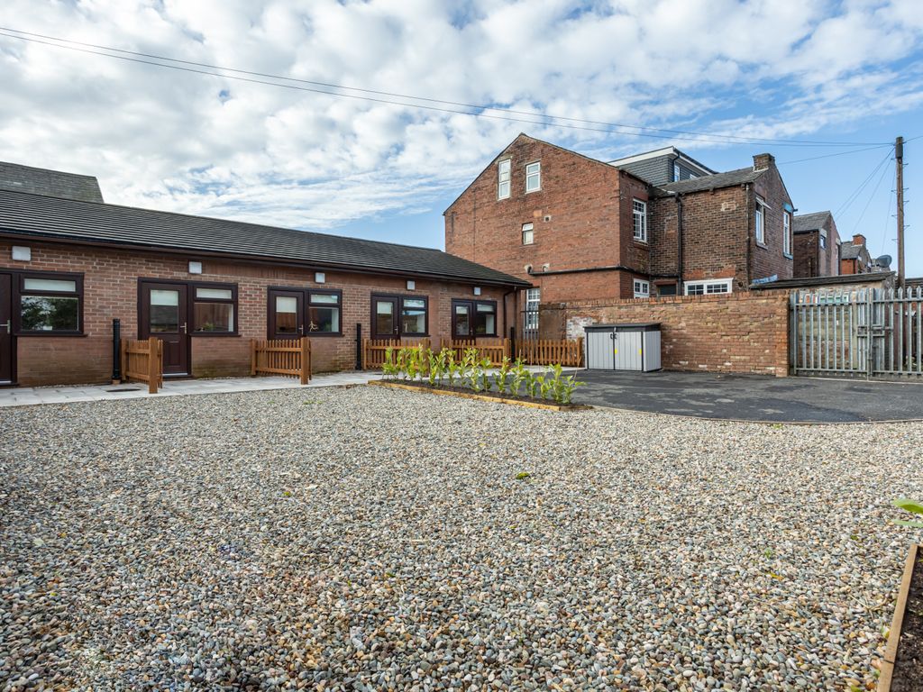 11 bed town house for sale in Glodwick, Oldham OL4 Zoopla