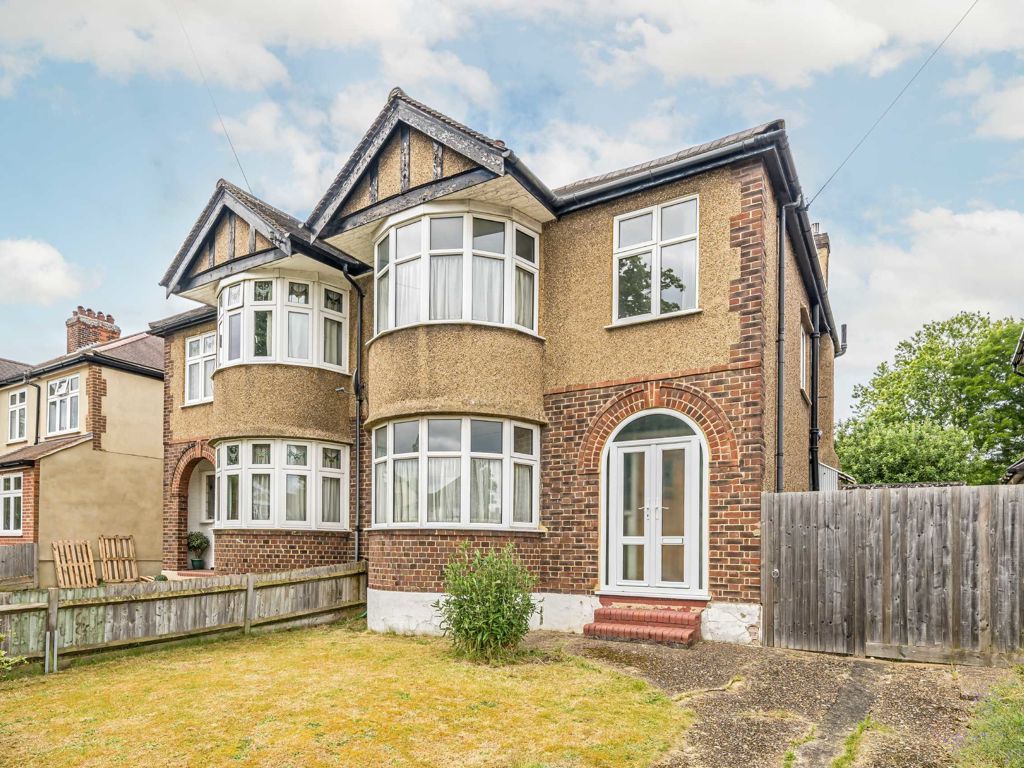 3 bed semidetached house for sale in Raeburn Avenue, Berrylands
