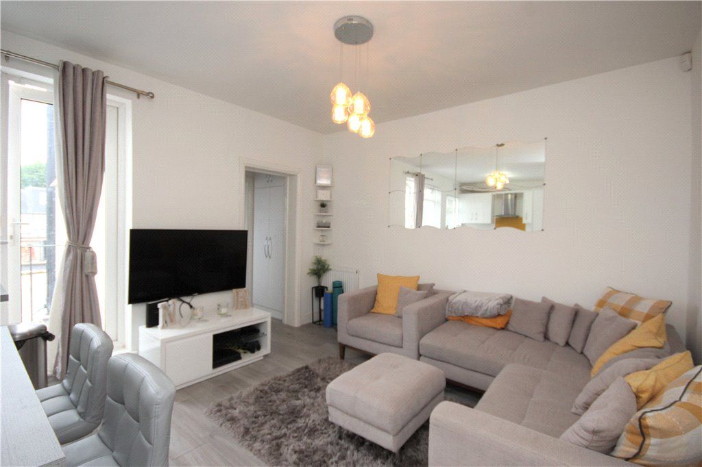 2 bed flat to rent in Powder Mill Lane, Whitton, Twickenham TW2, £1,700