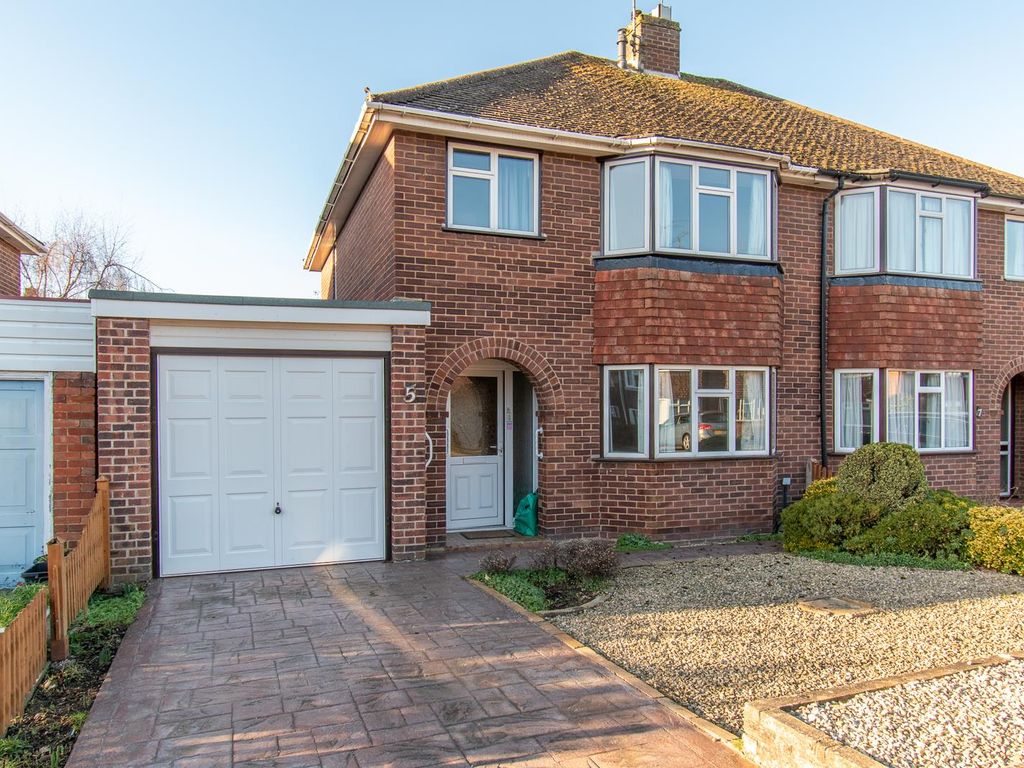 3 bed semidetached house for sale in Robindale Avenue, Earley, Reading