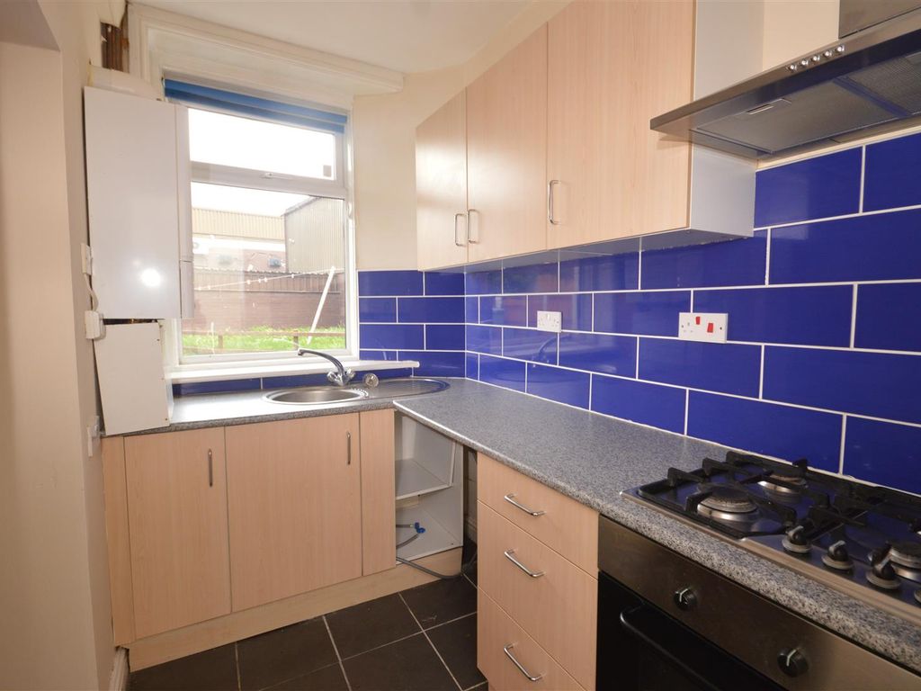3 bed flat to rent in High Street, Kippax, Leeds LS25 Zoopla