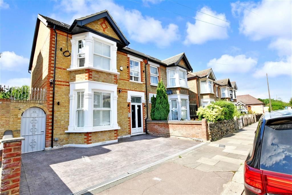 4 bed semidetached house for sale in Beddington Road, Ilford, Essex