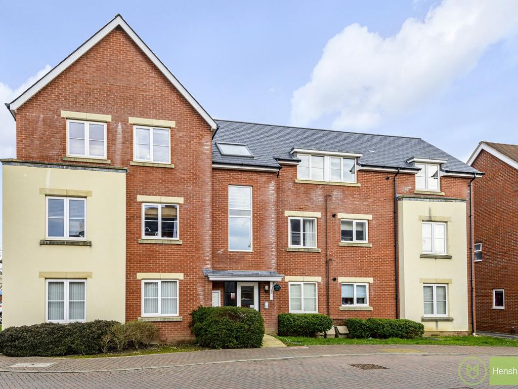 2 bed flat for sale in cutforth way, romsey, hampshire so51