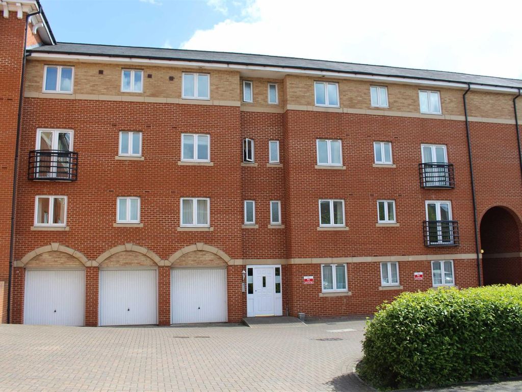 2 bed flat to rent in Saltash Road, Swindon SN2 Zoopla