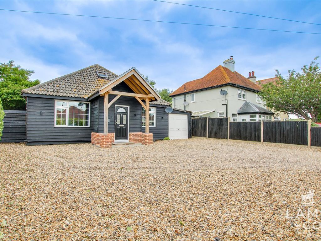 3 bed detached bungalow for sale in Halstead Road, Kirby Cross, Frinton