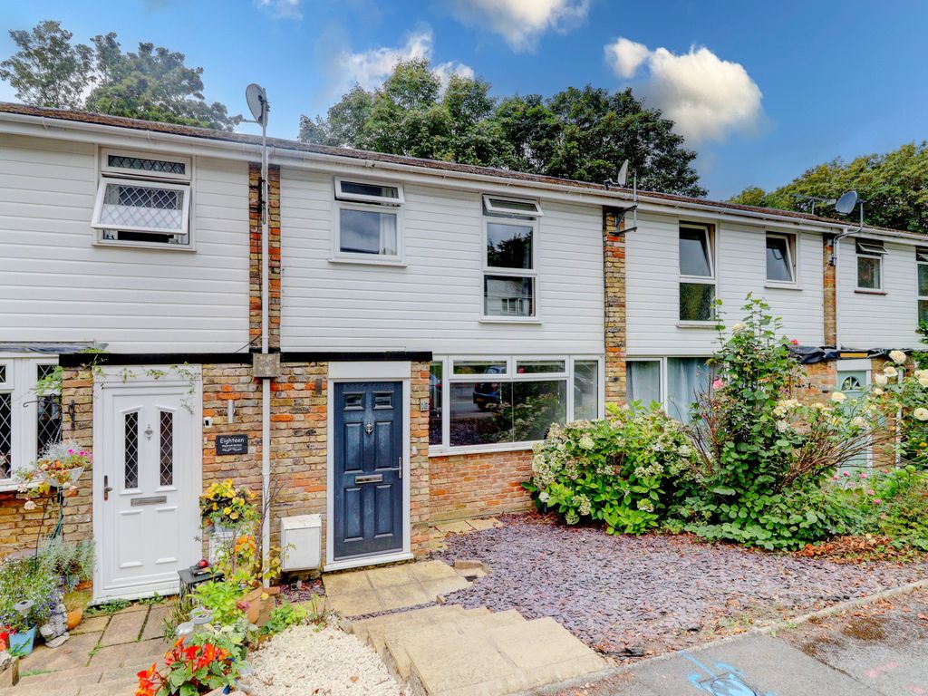 3 bed terraced house for sale in Maybrook Gardens, High HP13, £