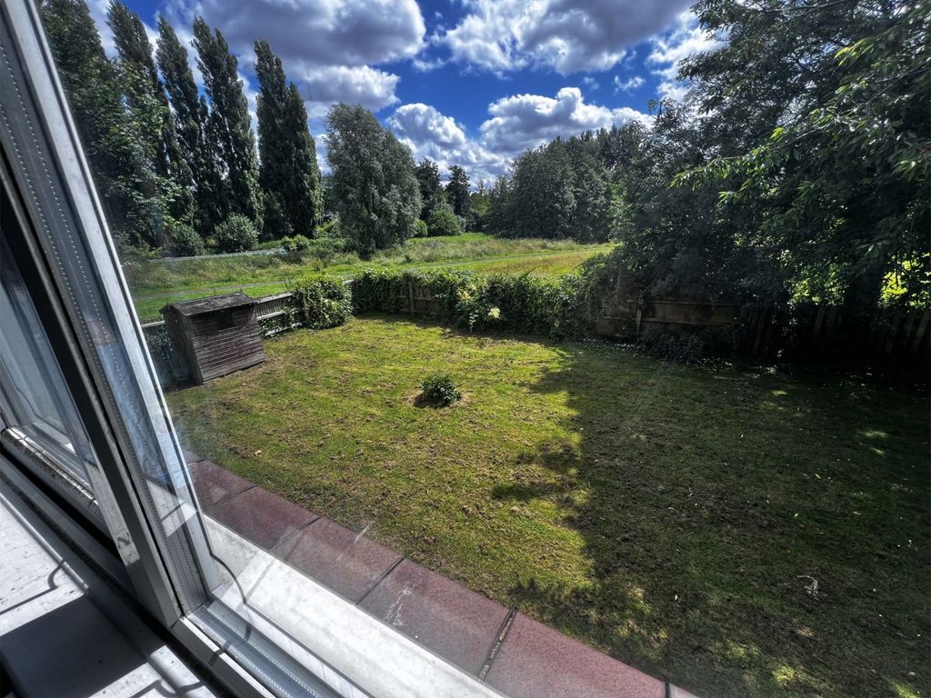 3 bed for sale in Rathwell Close, Wolverhampton WV9, £