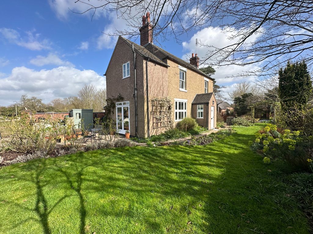 3 bed detached house for sale in Trent Lane, Newton Solney, BurtonOn