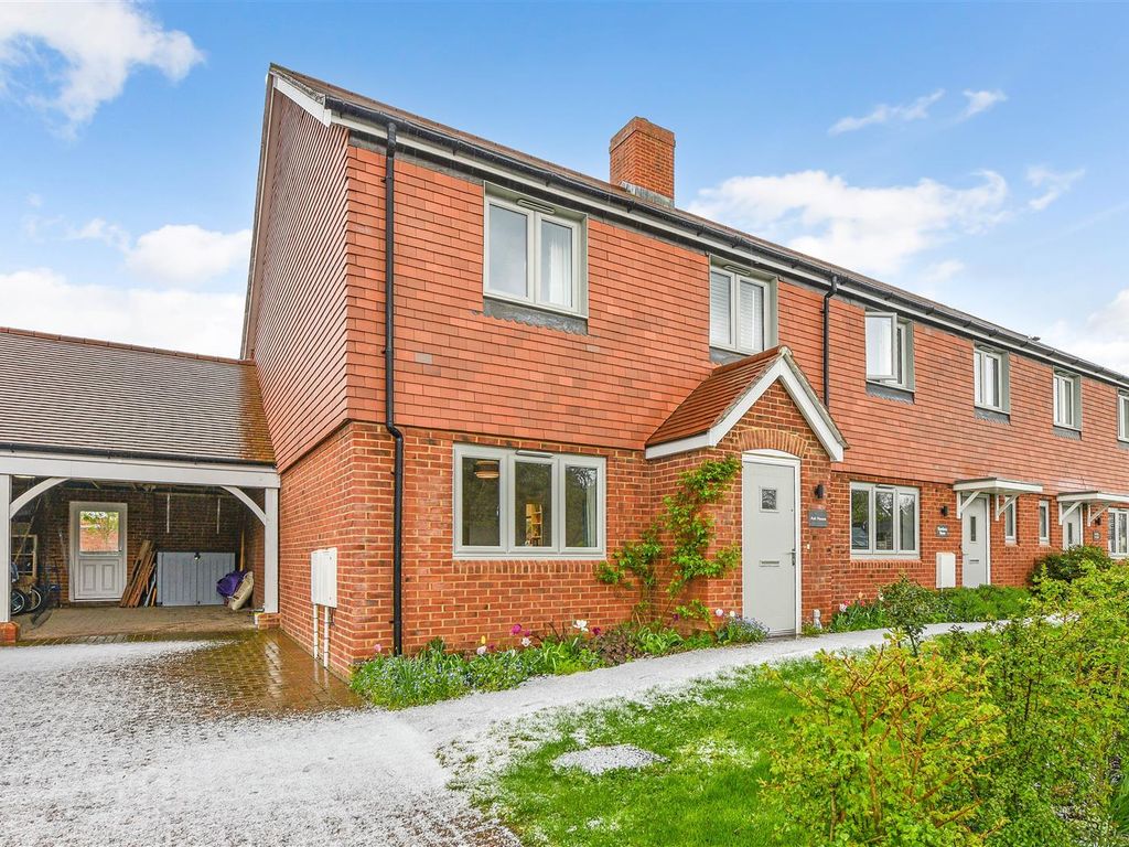 3 bed end terrace house for sale in Ramsdean Road, Petersfield GU32