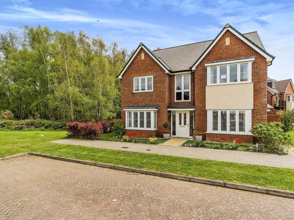 5 bed detached house for sale in Glenton Avenue, Kings Hill, West