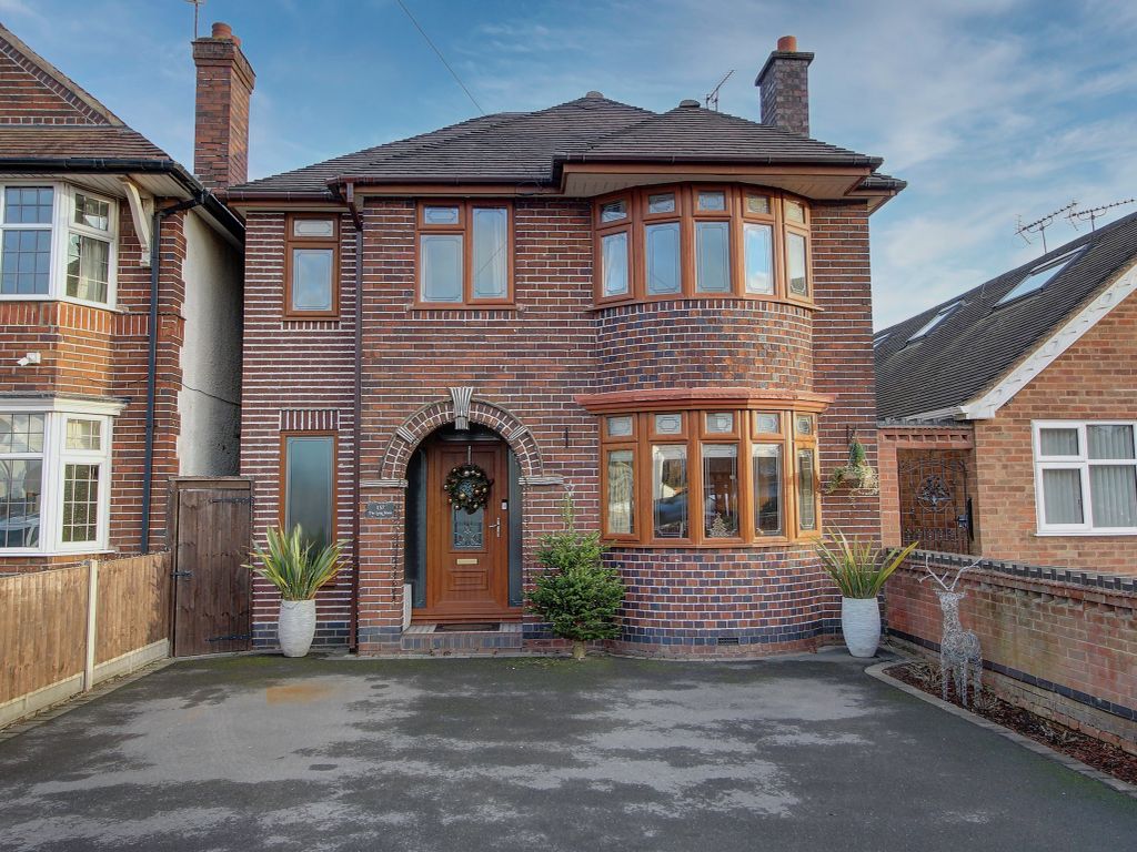 3 bed detached house for sale in The Long Shoot, Nuneaton CV11, £