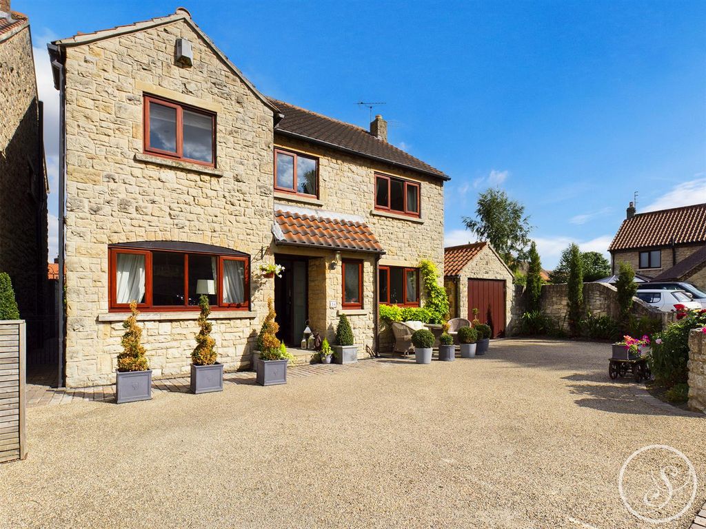 5 bed detached house to rent in Rockingham Court, Towton, Tadcaster