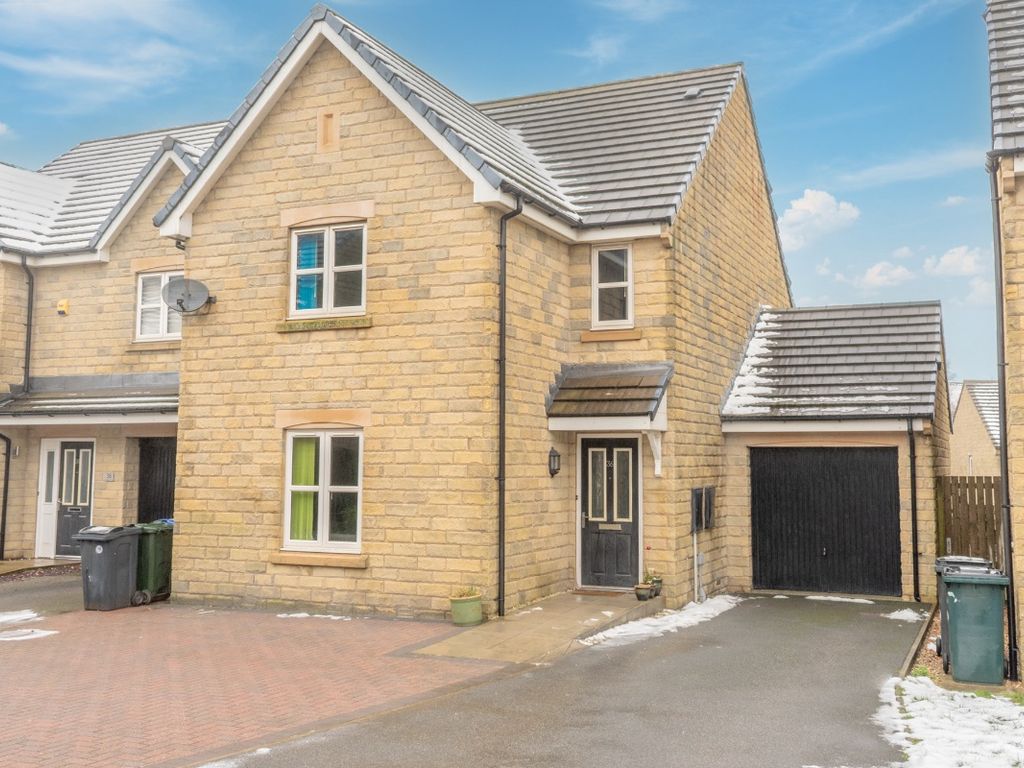 4 bed detached house for sale in Fairbairn Fold, Laisterdyke, Bradford