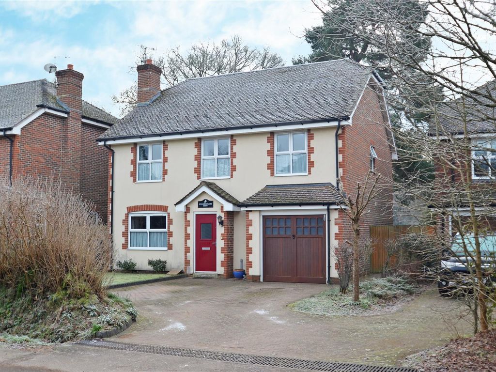 4 bed detached house for sale in Beacon View Road, Elstead, Godalming