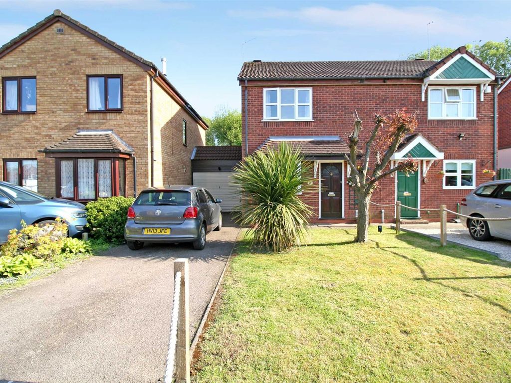 2 bed semidetached house to rent in Barons Croft, Nuneaton CV10, £850 pcm Zoopla