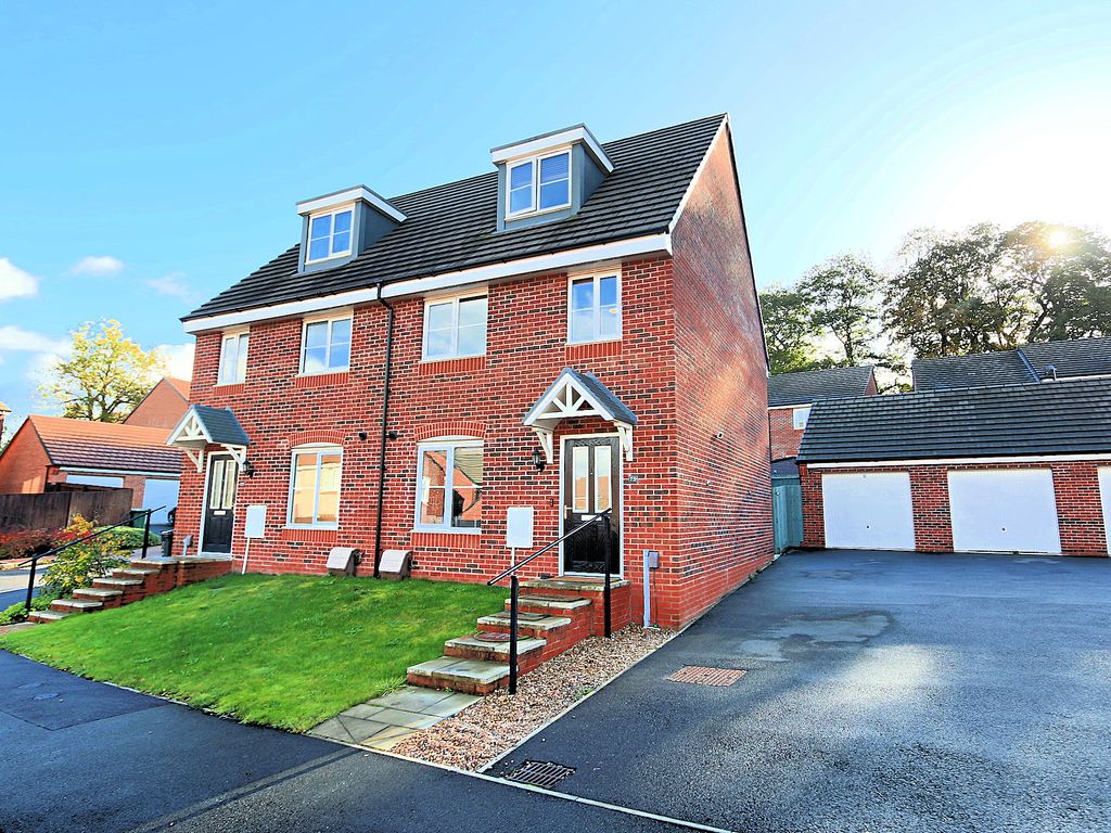 3 bed semidetached house for sale in Hackness Road, Hamilton LE5, £