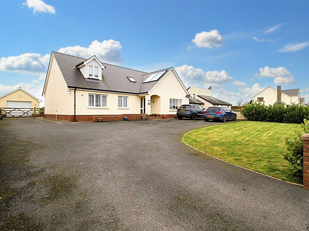 4 bed detached bungalow for sale in Beulah, Newcastle Emlyn SA38, £
