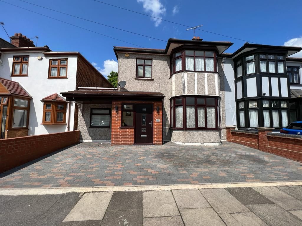 3 bed property for sale in South Park Drive, Ilford IG3 Zoopla