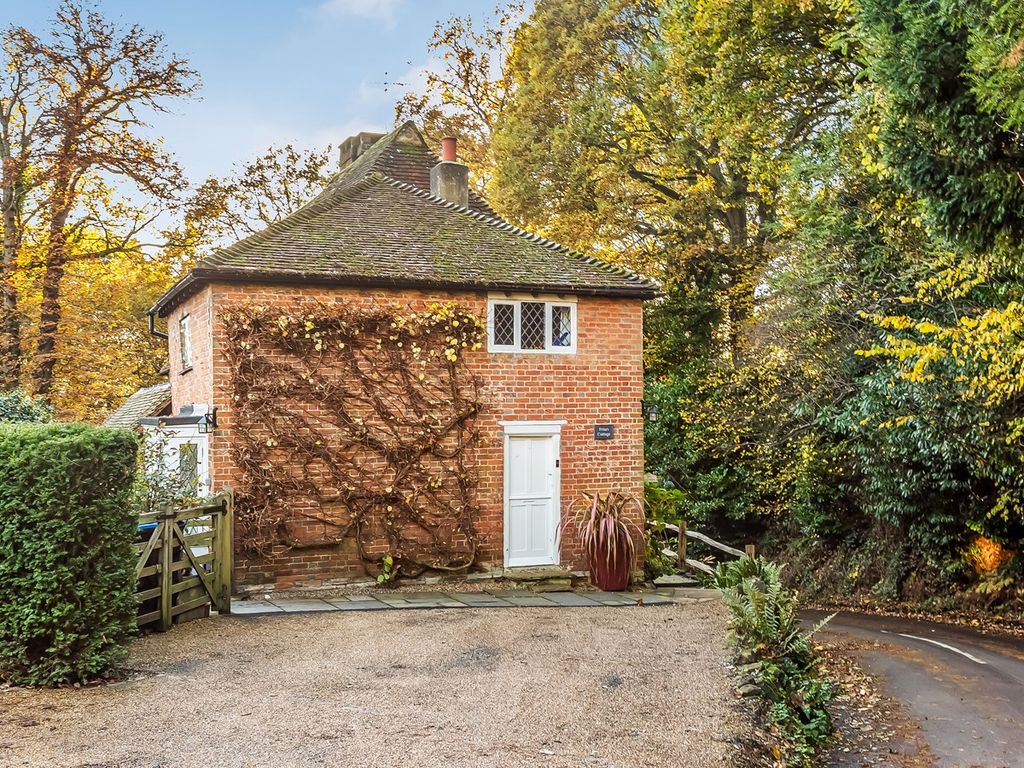 3 bed semidetached house for sale in Pains Hill, Oxted RH8, £550,000 Zoopla
