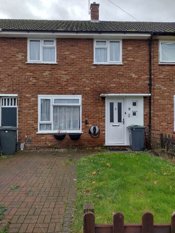2 bed terraced house to rent in Ickley Close, Luton LU4, £1,200 pcm Zoopla