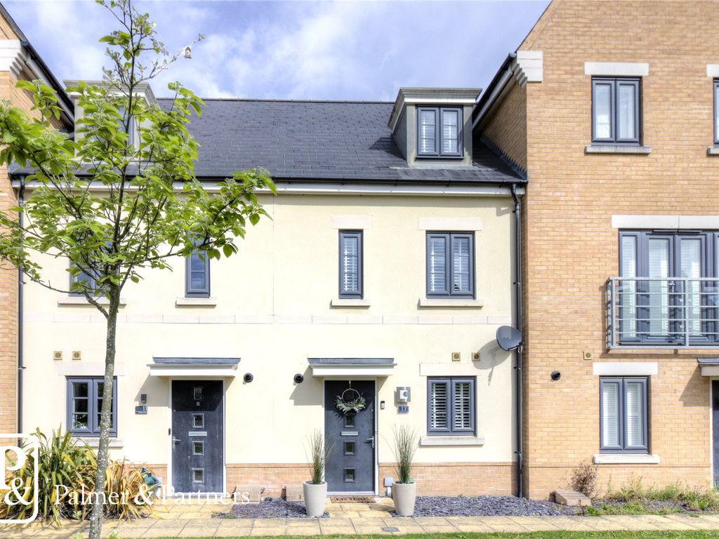 3 bed terraced house for sale in Roberts Road, Colchester, Essex CO2, £