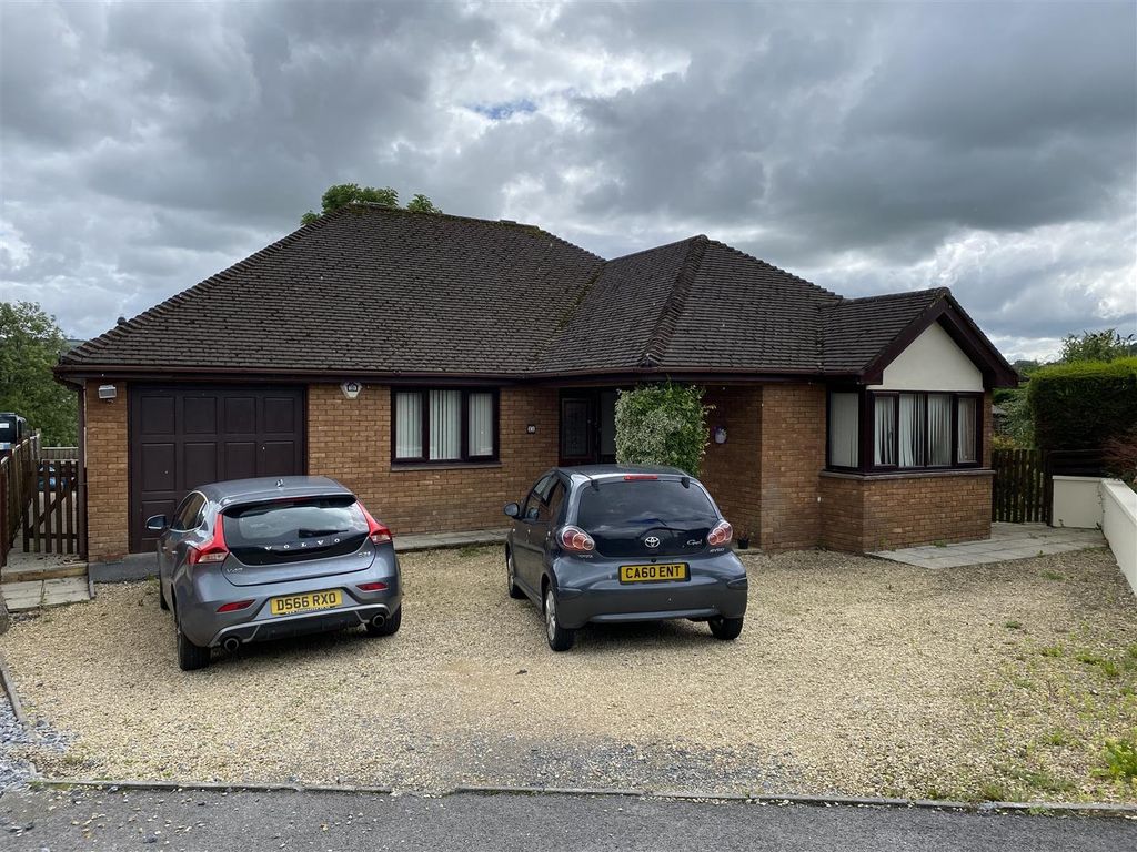 3 bed detached bungalow for sale in Pant Glas Parc, Llandeilo SA19, £
