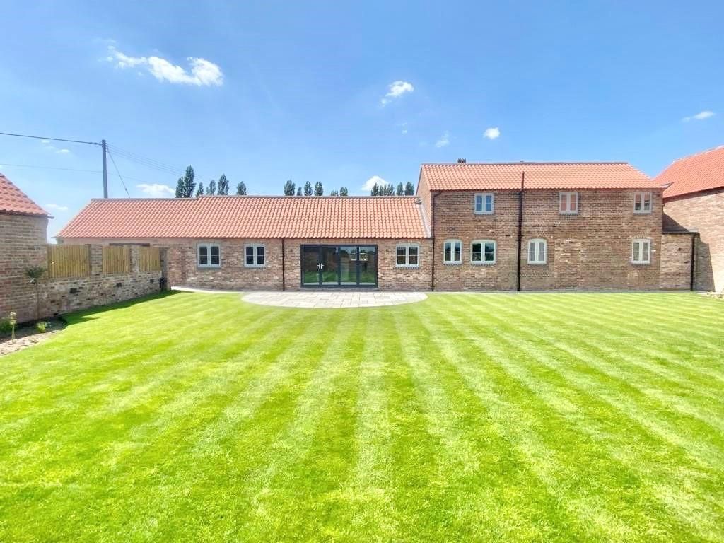 4 bed property for sale in Hull Road, Dunnington, York YO19, £725,000