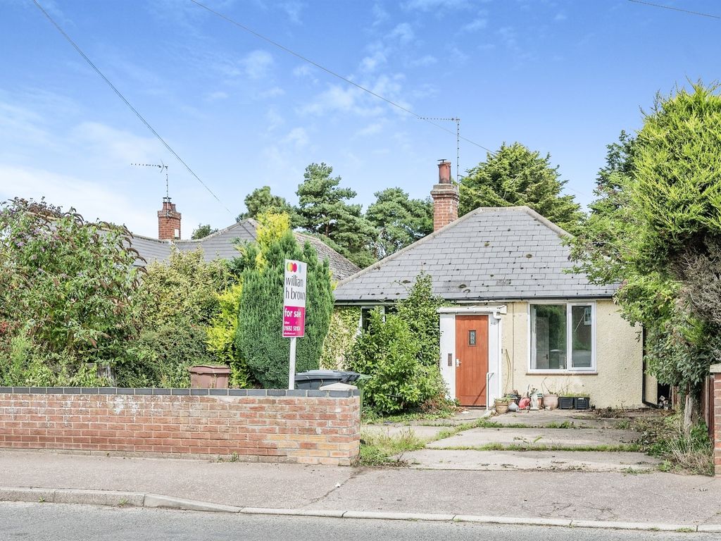 2 bed detached bungalow for sale in Yarmouth Road, Ormesby, Great