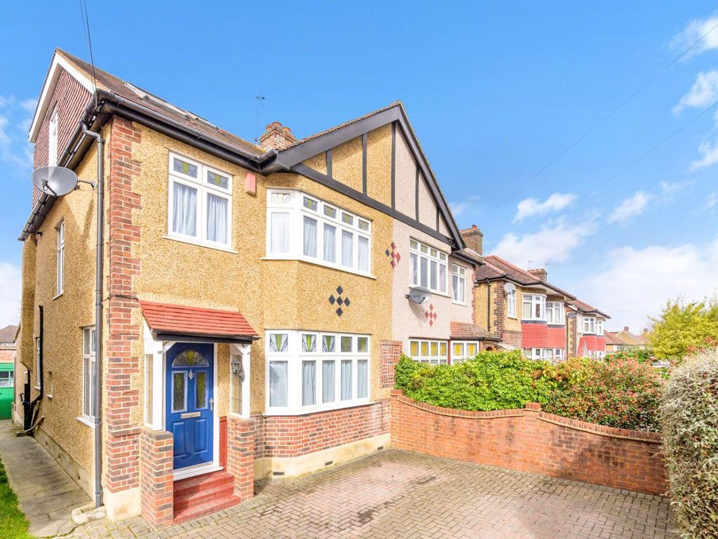 5 bed semidetached house for sale in Meadowview Road, West Ewell