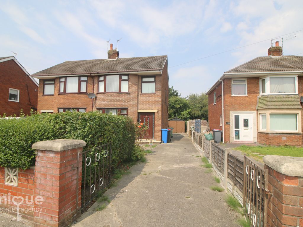 3 bed semidetached house for sale in Hatfield Close, Thornton