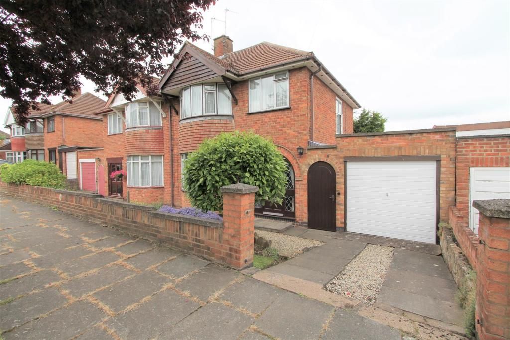 3 bed semidetached house for sale in Woodnewton Drive, Leicester LE5