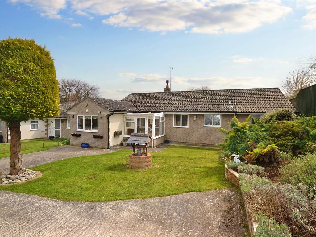 4 bed bungalow for sale in Paynes Close, Piddlehinton, Dorchester DT2
