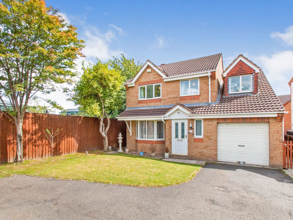4 bed detached house for sale in Tingley Crescent, Tingley, Wakefield