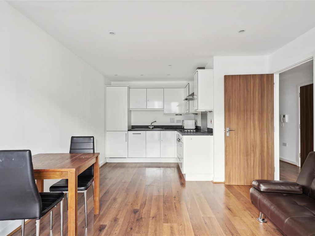 1 bed flat for sale in Ealing Road, Brentford TW8, £295,000 Zoopla