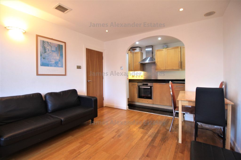 2 bed flat to rent in Lyon Road, HarrowOnTheHill, Harrow HA1, £1,600