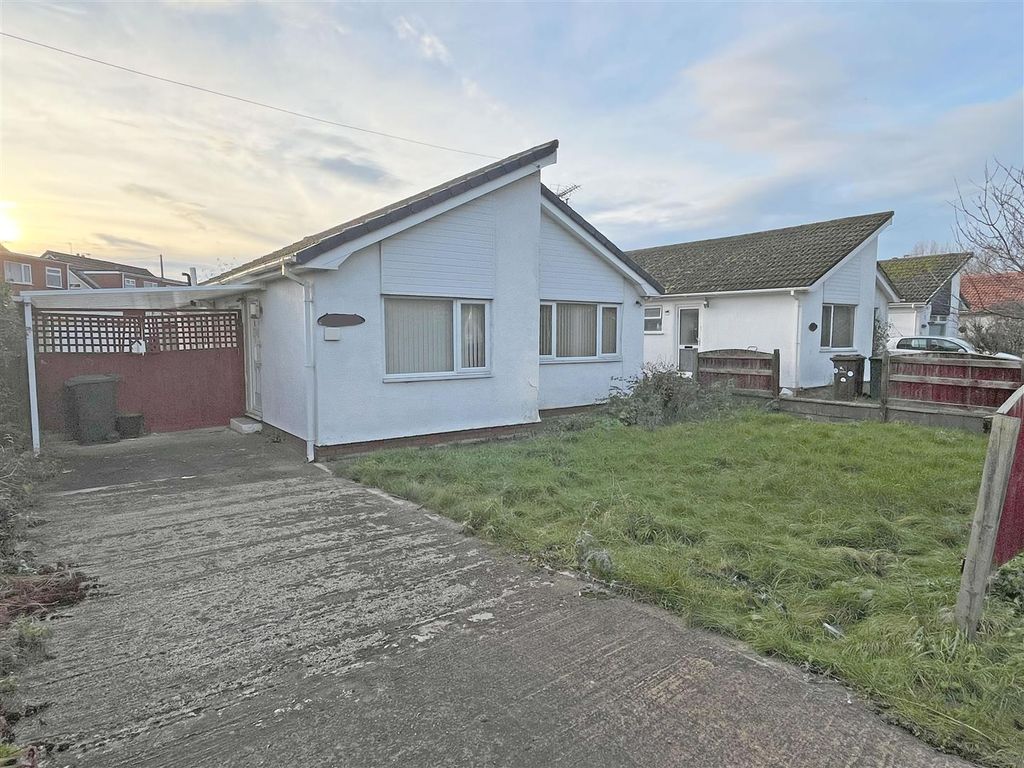 3 bed detached bungalow for sale in Gors Road, Towyn, Conwy LL22, £